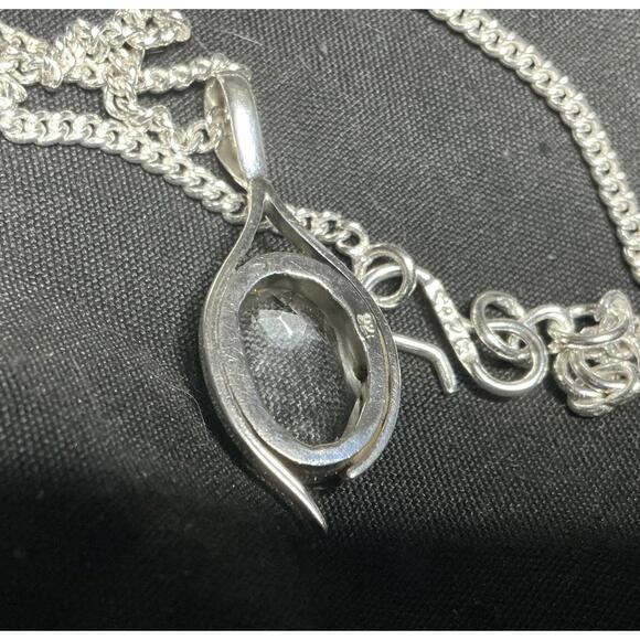 ? Oval Bulk Necklace - Picture 4 of 4